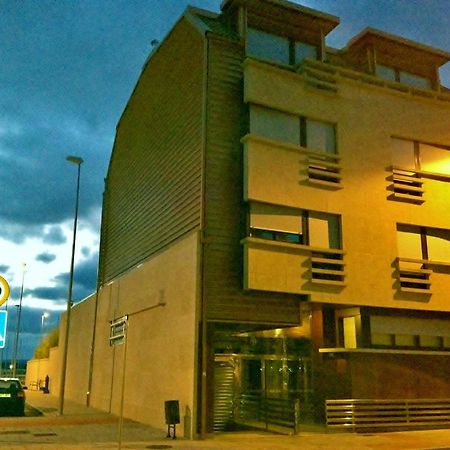 Apartamentos Puerto Basella Вильянуэва-де-Ароса Экстерьер фото