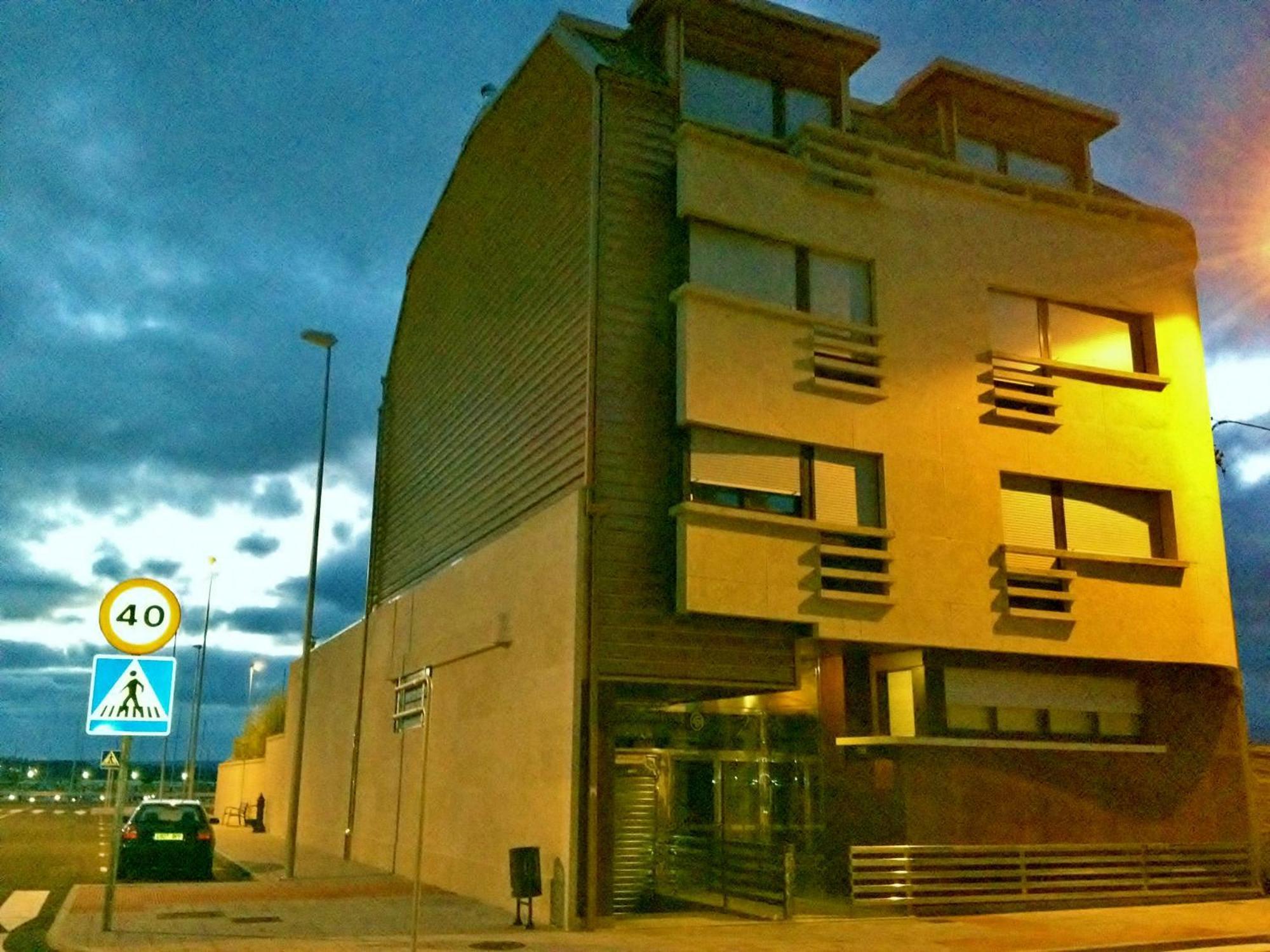 Apartamentos Puerto Basella Вильянуэва-де-Ароса Экстерьер фото